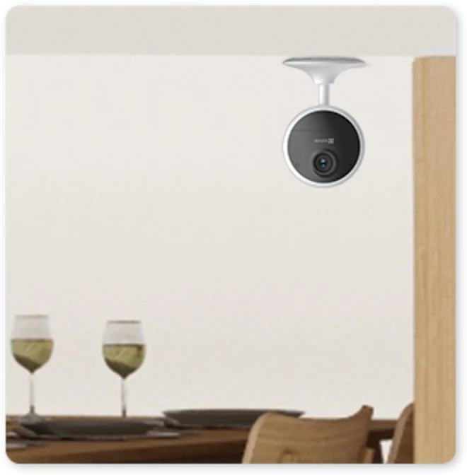 Câmera Smart instalada em ambiente residencial